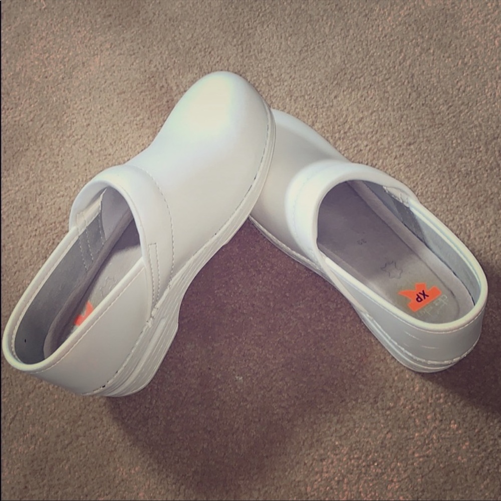 Like new Dansko work clogs